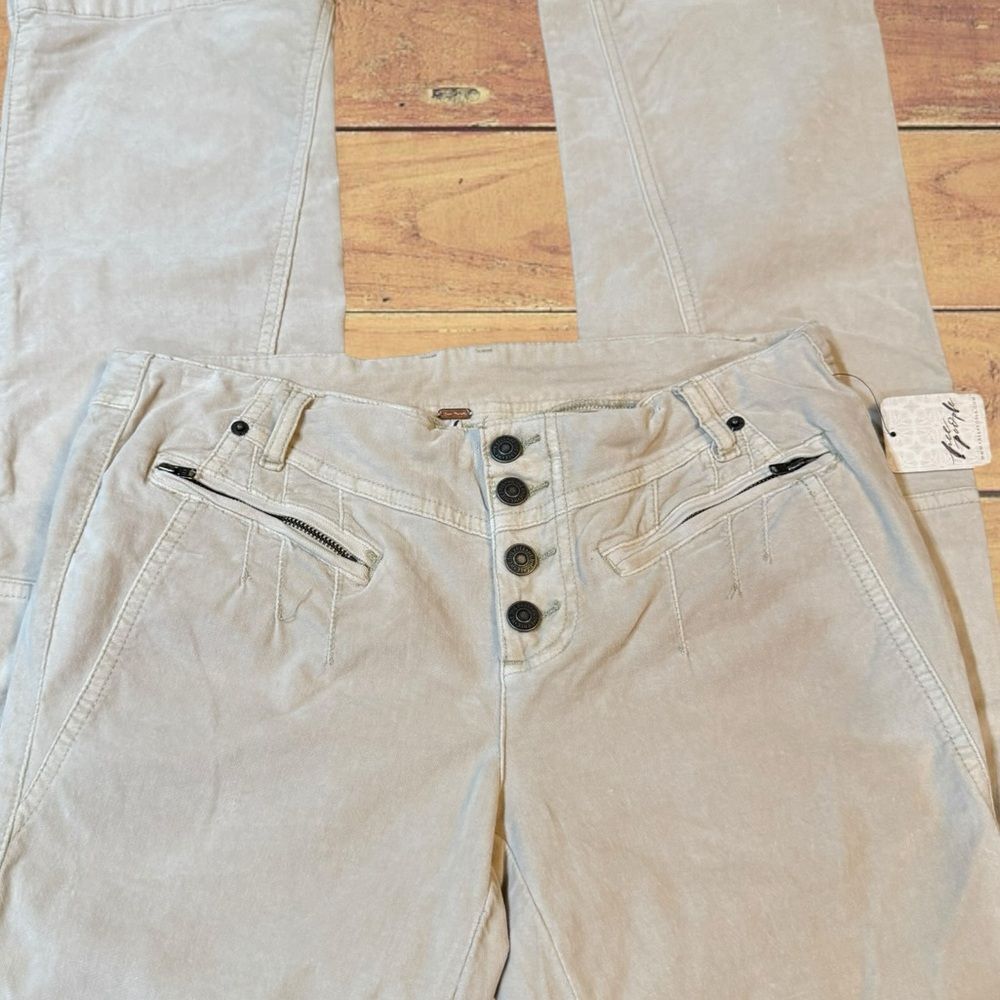 Free People Women’s  "Hit Back" Low Rise Bootcut Flare Velvet Pants Size 6 NWT - Picture 9 of 16